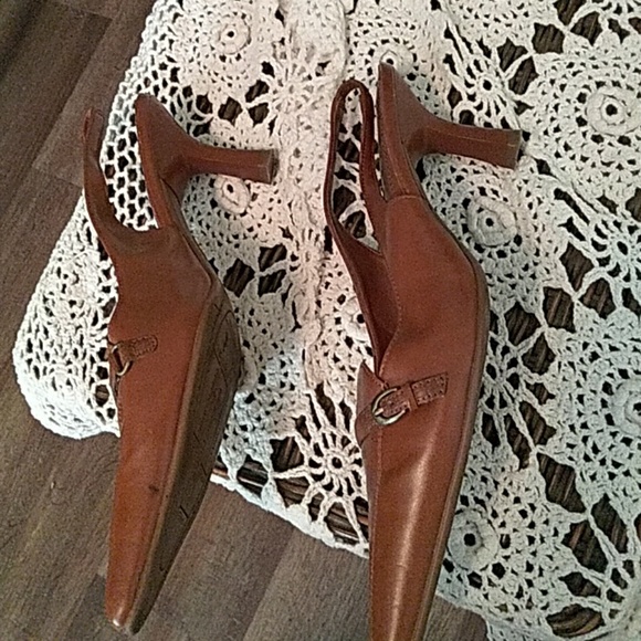 Womens camel colored sling back heels - Picture 3 of 7
